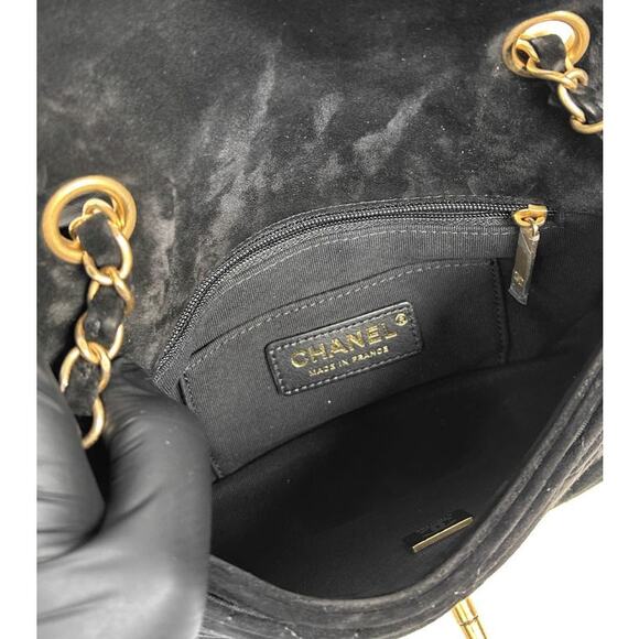 CHANEL Mini Black Suede Flap Bag C-A36443 - Picture 5 of 8